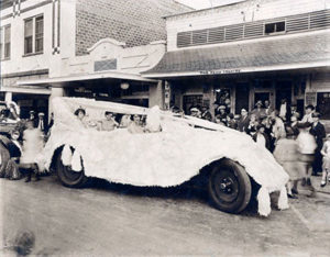 float in a parade during the 1930s