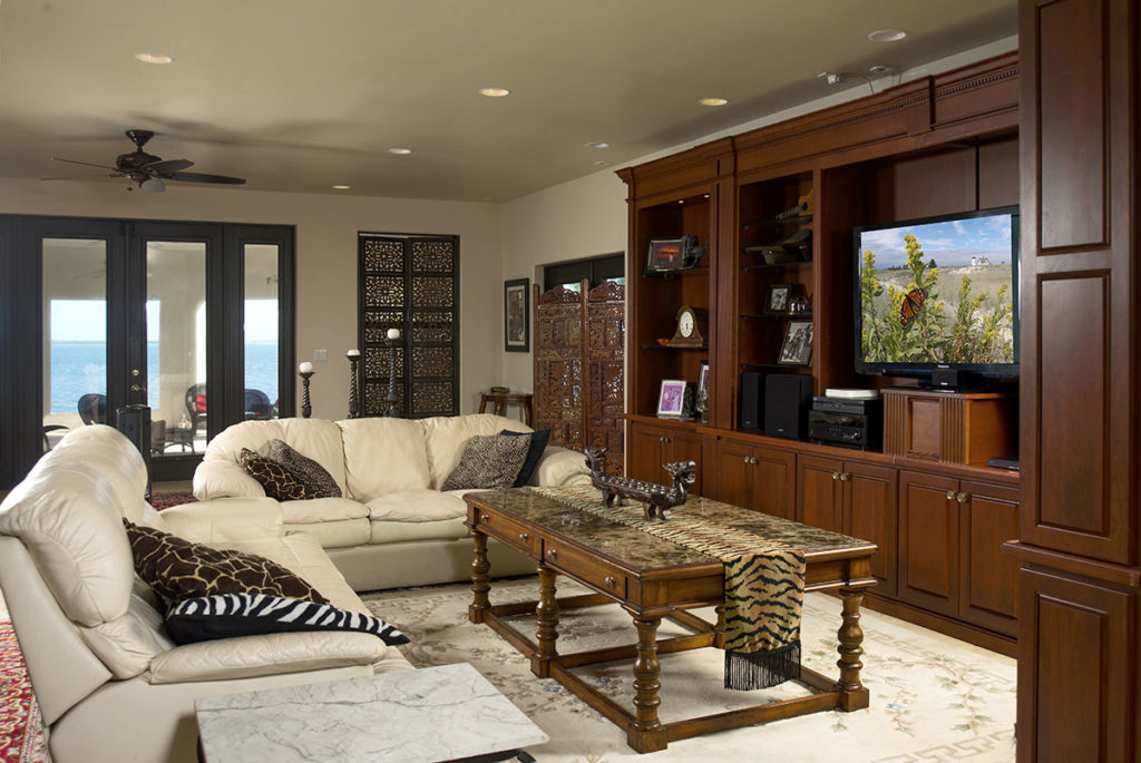 living room of Arlo Guthrie’s Sebastian waterfront home