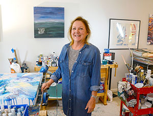 Jane Baldridge, an accomplished artist whose work has been exhibited worldwide, portrays her passion for the sea.