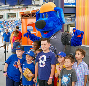 Young St. Lucie Mets fans join team mascot Klutch for a photo opportunity