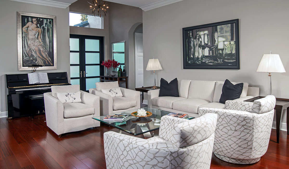 The living room of Jeri Wilson’s PGA home reflects her appreciation of a modern, elegant deco look.