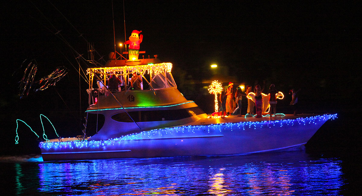 Highly decorated boats twinkling with colored lights and displaying Santas, elves, gifts, garlands and wreaths travel in a line during boat parades along the river.