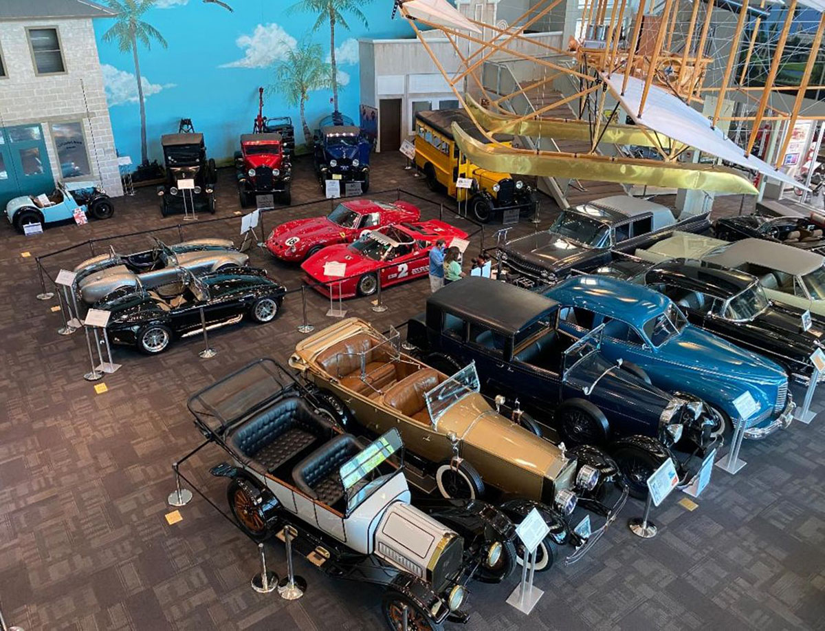 antique/ classic cars on display ayElliot Museum